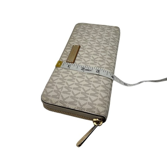 MICHAEL KORS Signature Jet Set Zip Around Wallet - Picture 9 of 9